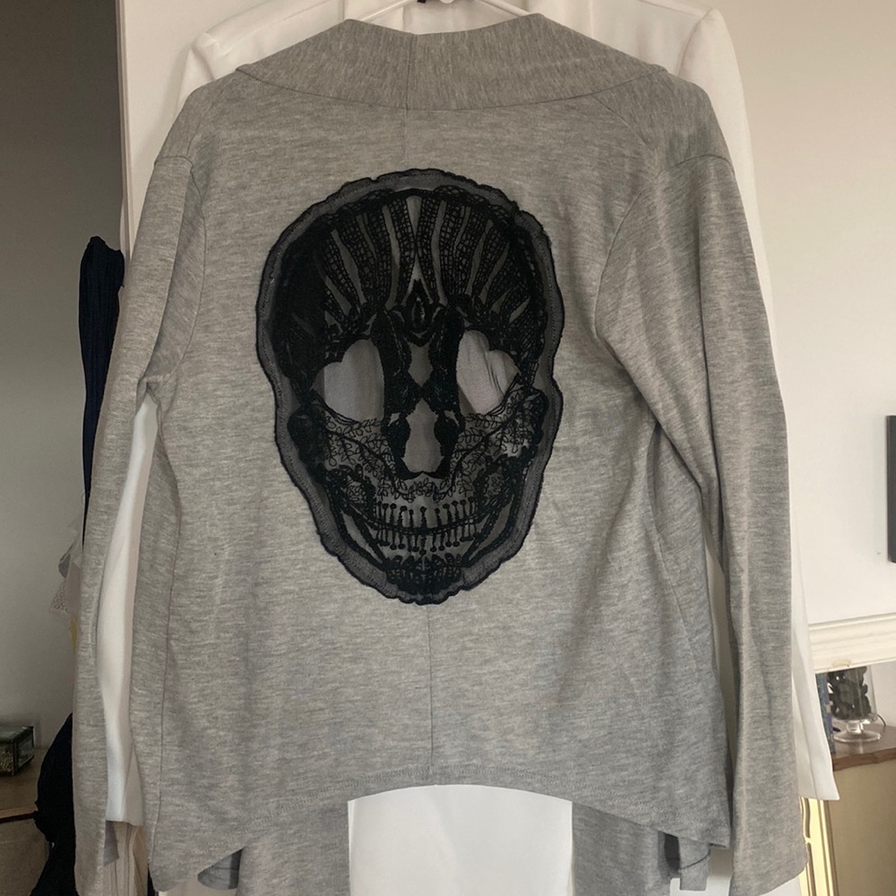 Skull cardigan 💀